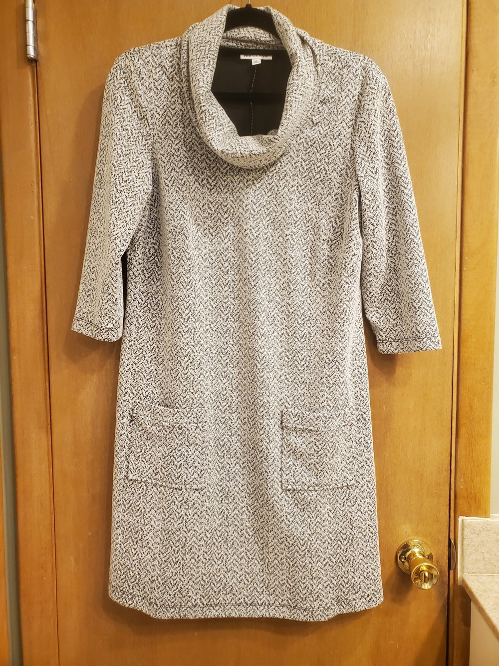 NorthStyle Black & White Cowl Neck Shift Dress